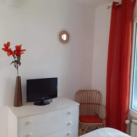 Tres Cosy Et Confortable A Les Bains Apartment