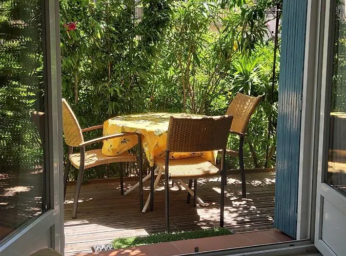 Tres Cosy Et Confortable A Les Bains Διαμέρισμα *