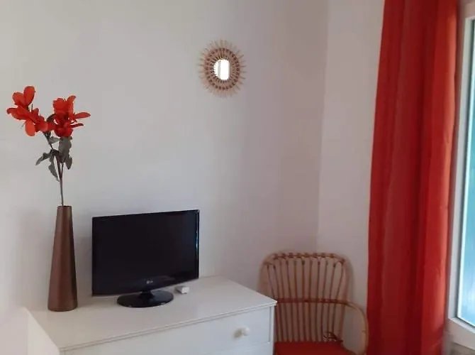 Tres Cosy Et Confortable A Les Bains Διαμέρισμα